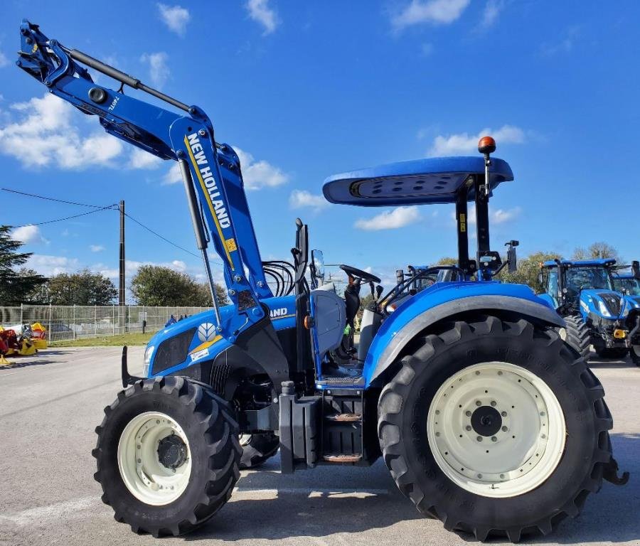 Traktor Türe ait New Holland T 5.95, Gebrauchtmaschine içinde Montauban (resim 1)