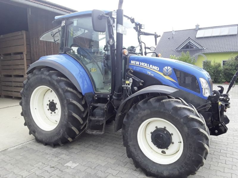 Traktor of the type New Holland T 5.95, Gebrauchtmaschine in Pfatter (Picture 1)