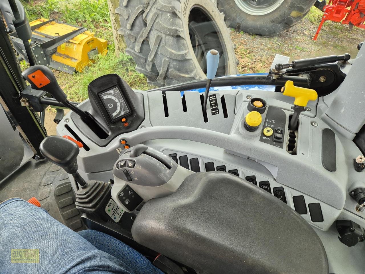 Traktor tip New Holland T 6020 ELITE AEC, Gebrauchtmaschine in Groß-Gerau (Poză 4)