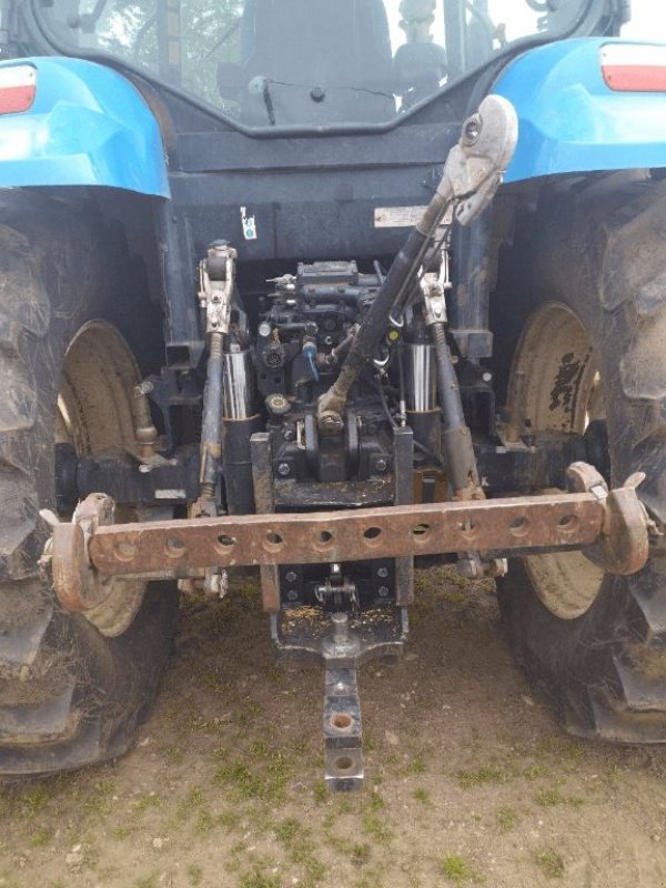 Traktor du type New Holland T 6020 ELITE, Gebrauchtmaschine en ENNEZAT (Photo 2)