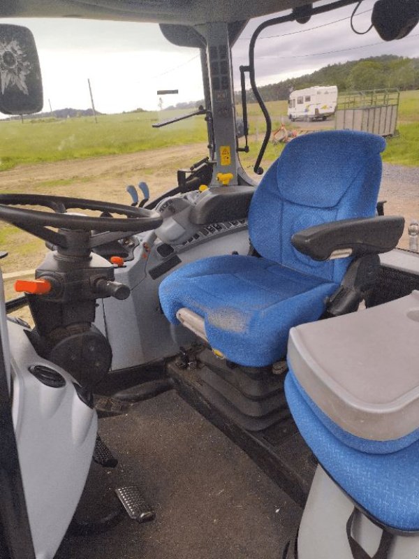 Traktor du type New Holland T 6020 ELITE, Gebrauchtmaschine en ENNEZAT (Photo 3)