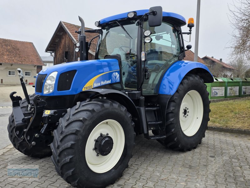 Traktor of the type New Holland T 6020 ELITE, Gebrauchtmaschine in Vilshofen (Picture 1)