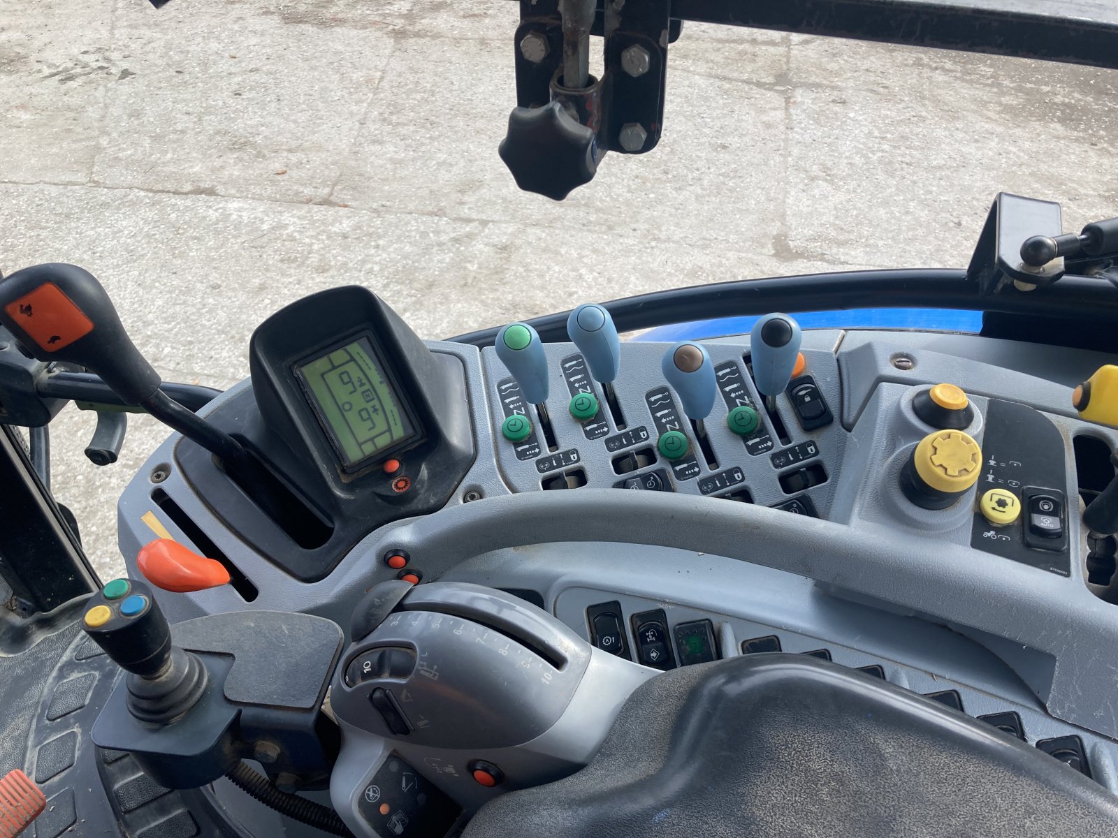 Traktor a típus New Holland T 6070, Gebrauchtmaschine ekkor: Au am Inn (Kép 7)