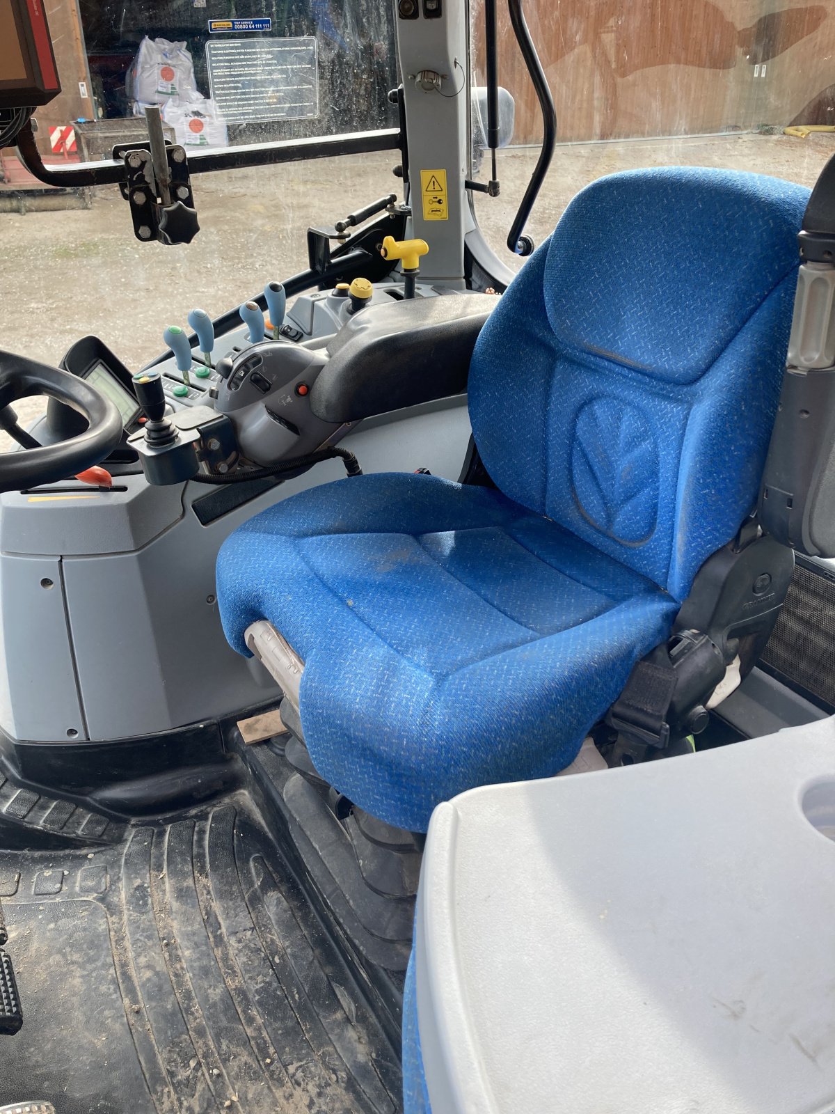 Traktor del tipo New Holland T 6070, Gebrauchtmaschine In Au am Inn (Immagine 9)