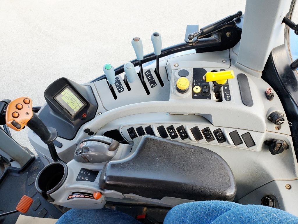 Traktor Türe ait New Holland T 6080 ELITE, Gebrauchtmaschine içinde Montauban (resim 8)