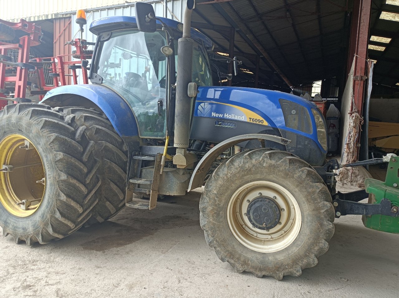 Traktor Türe ait New Holland T 6090 ACTIVE, Gebrauchtmaschine içinde Chauvoncourt (resim 1)