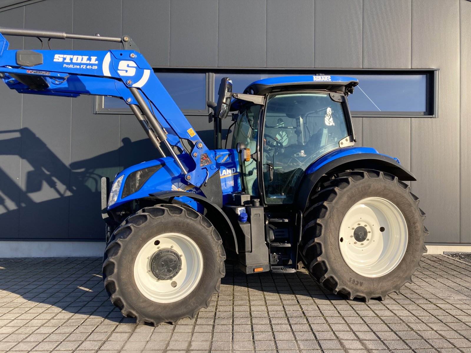 Traktor des Typs New Holland T 6.145 EC Eletro Command + Frontlader, Gebrauchtmaschine in Wülfershausen an der Saale (Bild 1)