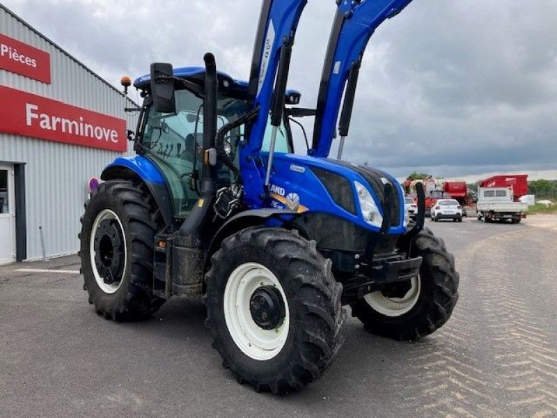 Traktor of the type New Holland T 6.145 EC, Gebrauchtmaschine in POUSSAY (Picture 2)