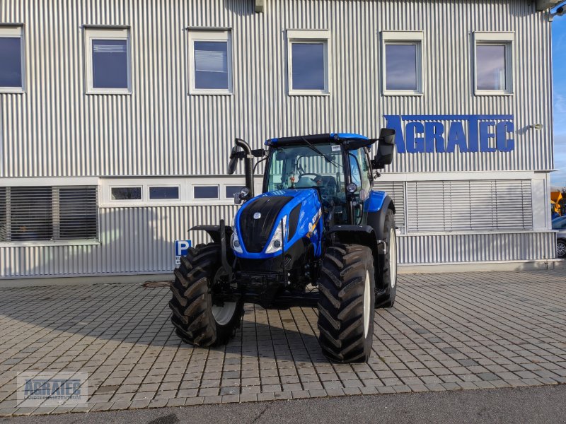 Traktor of the type New Holland T 6.145 ElectroCommand, Neumaschine in Salching bei Straubing (Picture 1)