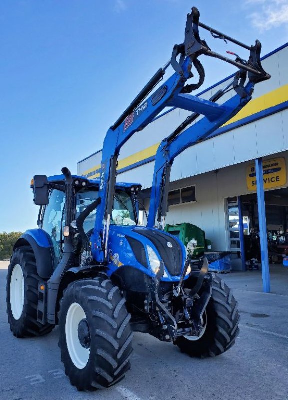 Traktor of the type New Holland T 6.145, Gebrauchtmaschine in Montauban (Picture 3)