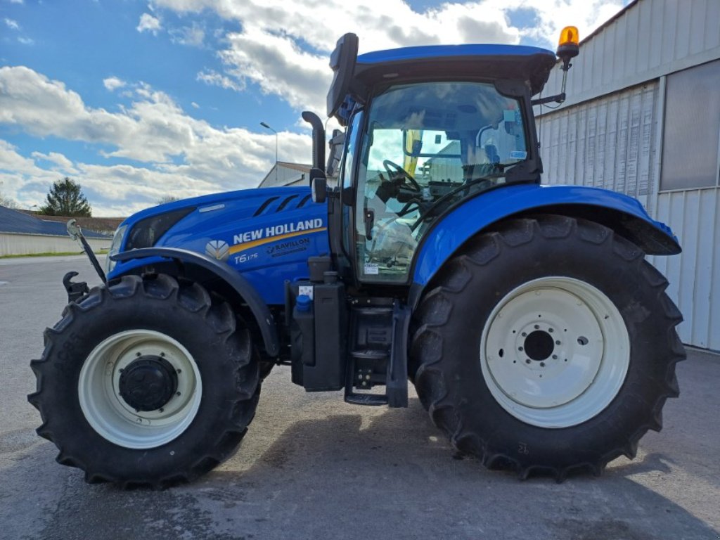 Traktor of the type New Holland T 6.175 DYNAMIC COMMAND, Gebrauchtmaschine in VERT TOULON (Picture 9)