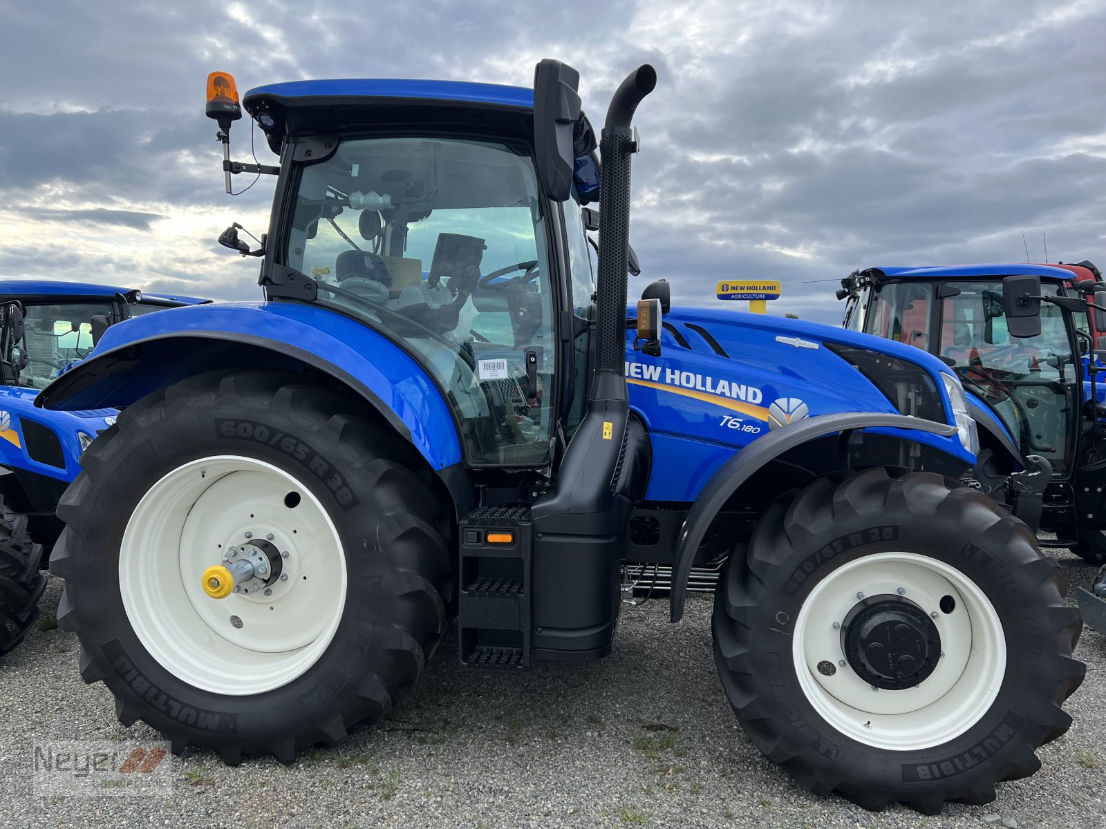 Traktor типа New Holland T 6.180 AC, Neumaschine в Bad Waldsee Mennisweiler (Фотография 2)