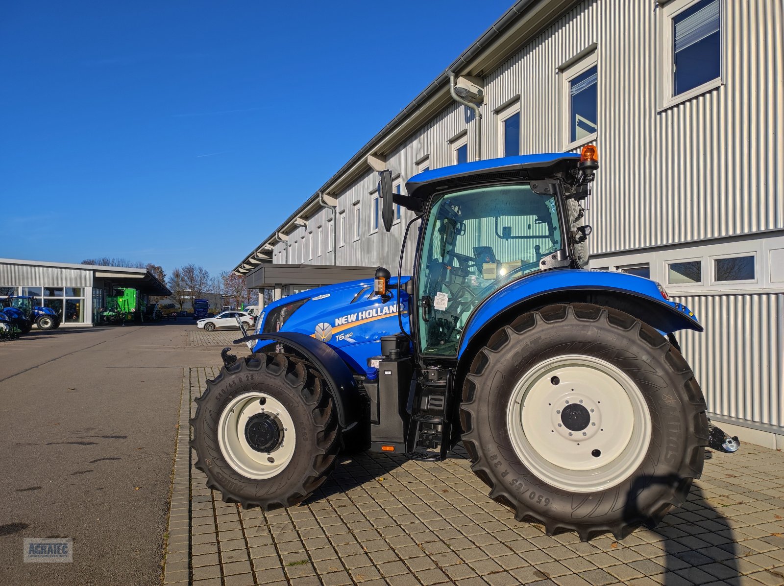 Traktor van het type New Holland T 6.180 AC, Neumaschine in Salching bei Straubing (Foto 7)