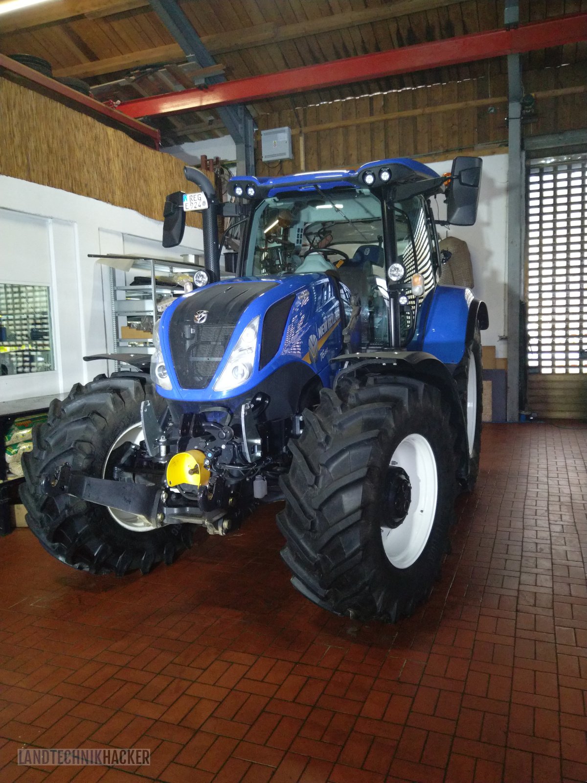 Traktor of the type New Holland T 6.180 AC, Gebrauchtmaschine in Gotteszell (Picture 9)