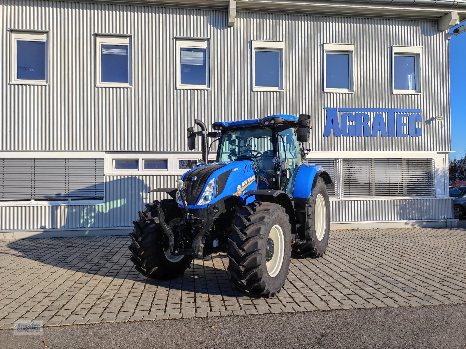 Traktor van het type New Holland T 6.180 AutoCommand, Neumaschine in Salching bei Straubing (Foto 3)