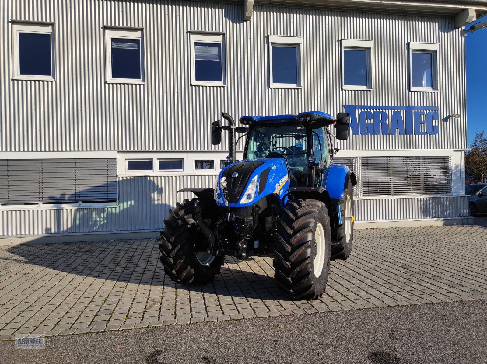 Traktor of the type New Holland T 6.180 Dynamic Command, Neumaschine in Salching bei Straubing (Picture 3)