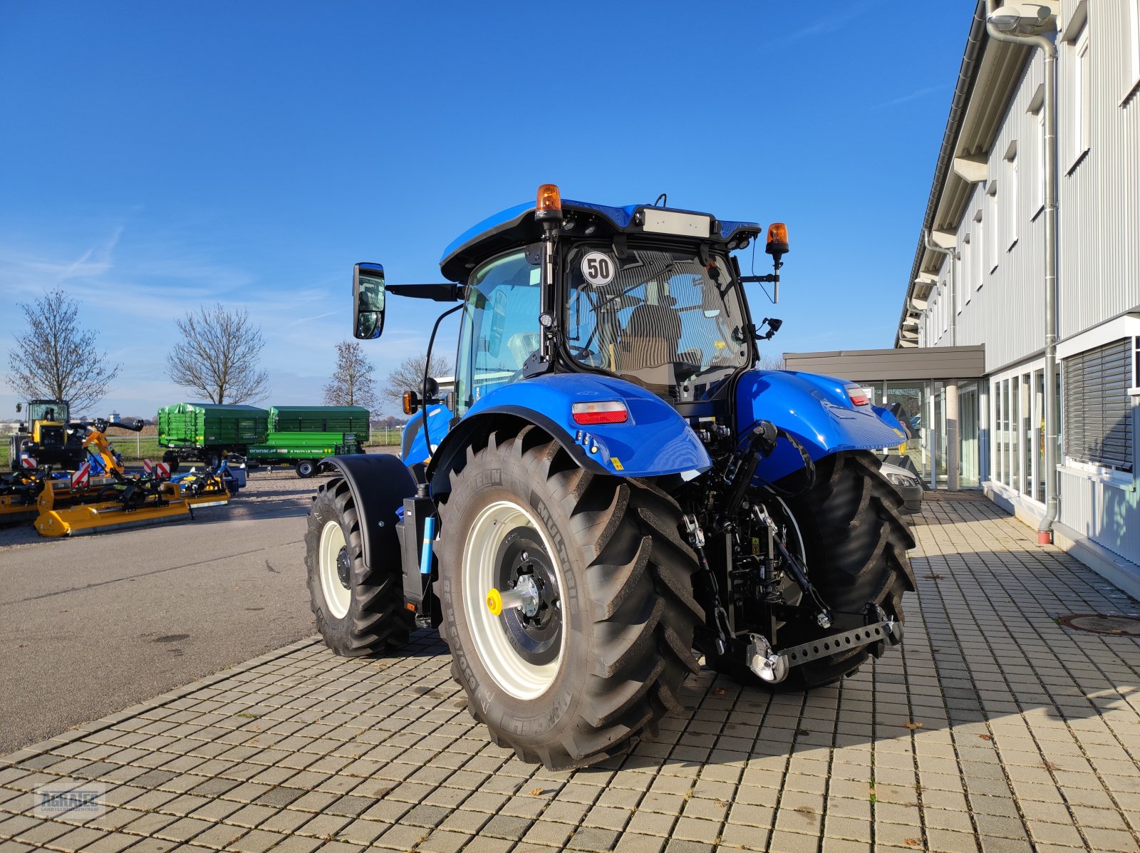 Traktor of the type New Holland T 6.180 Dynamic Command, Neumaschine in Salching bei Straubing (Picture 9)