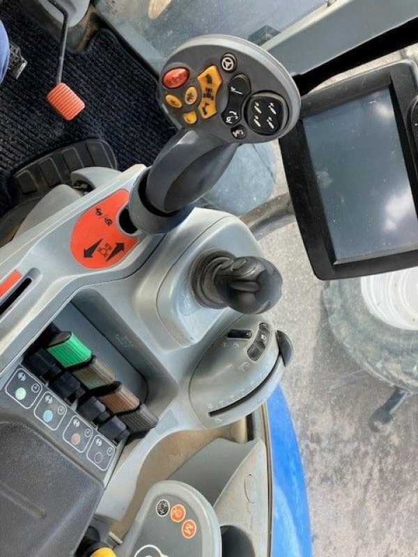 Traktor Türe ait New Holland T 7 185 AC, Gebrauchtmaschine içinde BRAS SUR MEUSE (resim 8)