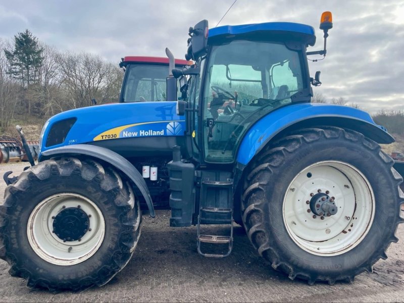 Traktor tip New Holland T 7030, Gebrauchtmaschine in Vrå, Frejlev, Hornslet & Ringsted (Poză 1)