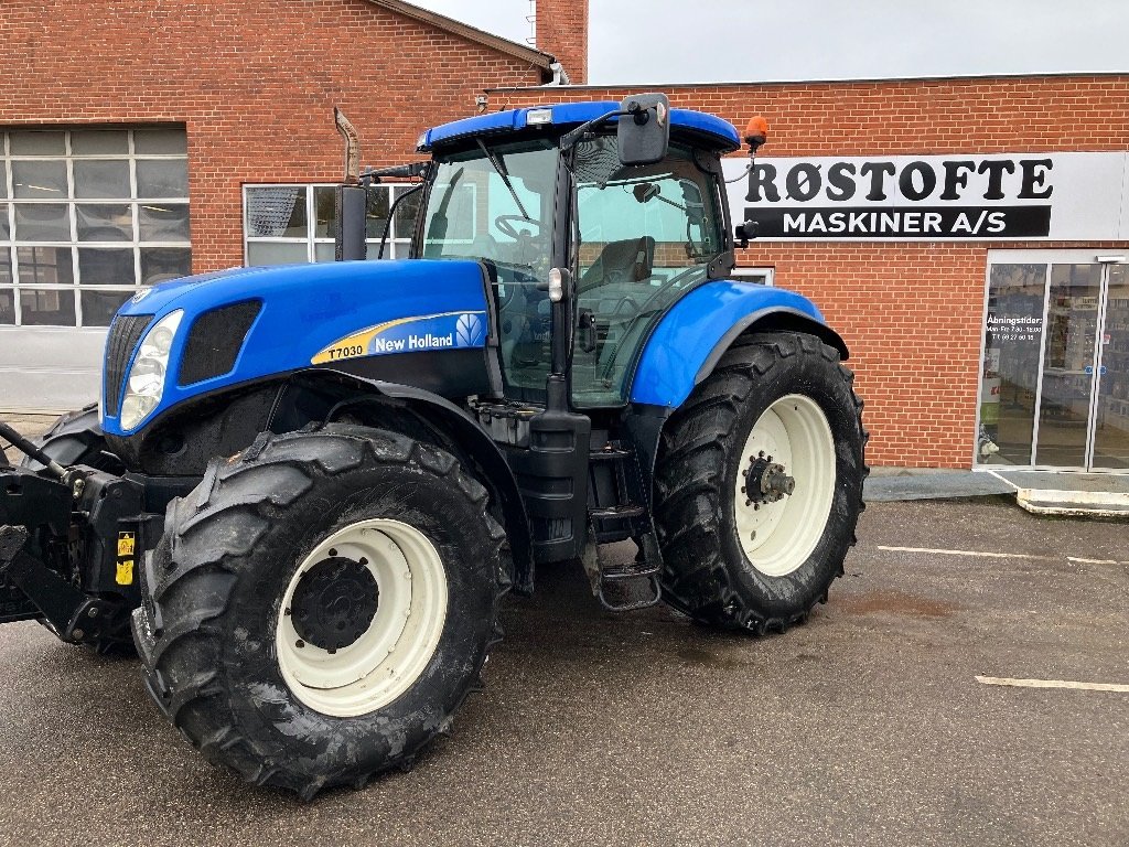 Traktor del tipo New Holland T 7030, Gebrauchtmaschine In Mern (Immagine 1)