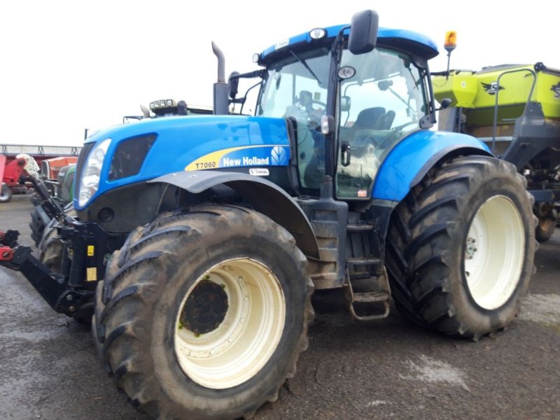 Traktor of the type New Holland T 7060 PC, Gebrauchtmaschine in BRAS SUR MEUSE