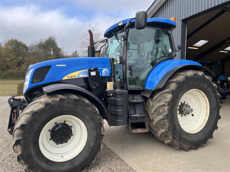 Traktor of the type New Holland T 7070 AC  Kørt frontlæsser siden 2016 - kun halm, Gebrauchtmaschine in Vejle