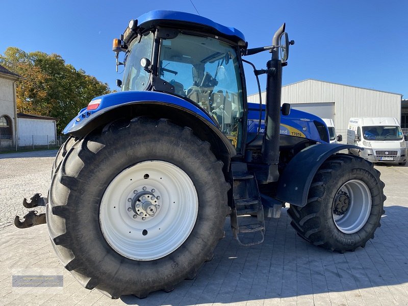 Traktor des Typs New Holland T 7070, Gebrauchtmaschine in Bad Köstritz (Bild 4)