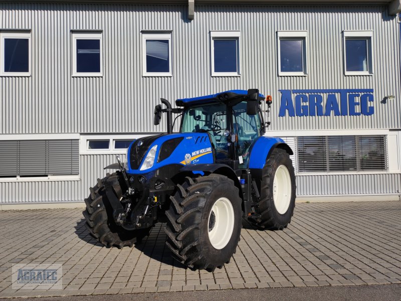 Traktor of the type New Holland T 7.210 AC, Neumaschine in Salching bei Straubing (Picture 1)