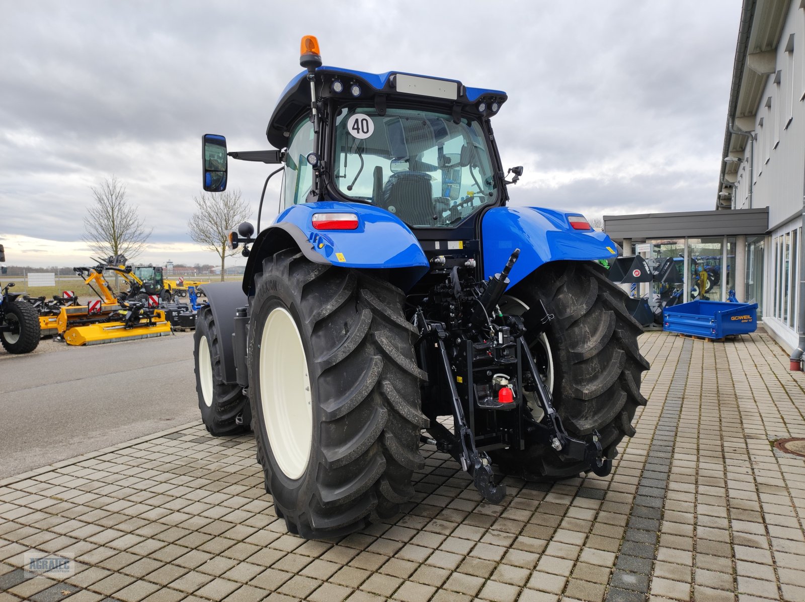 Traktor des Typs New Holland T 7.215 S, Neumaschine in Salching bei Straubing (Bild 8)