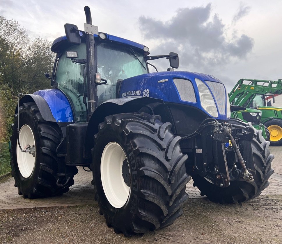 Traktor of the type New Holland T 7.220 AC **FKH & FZW**, Gebrauchtmaschine in Bramsche (Picture 2)