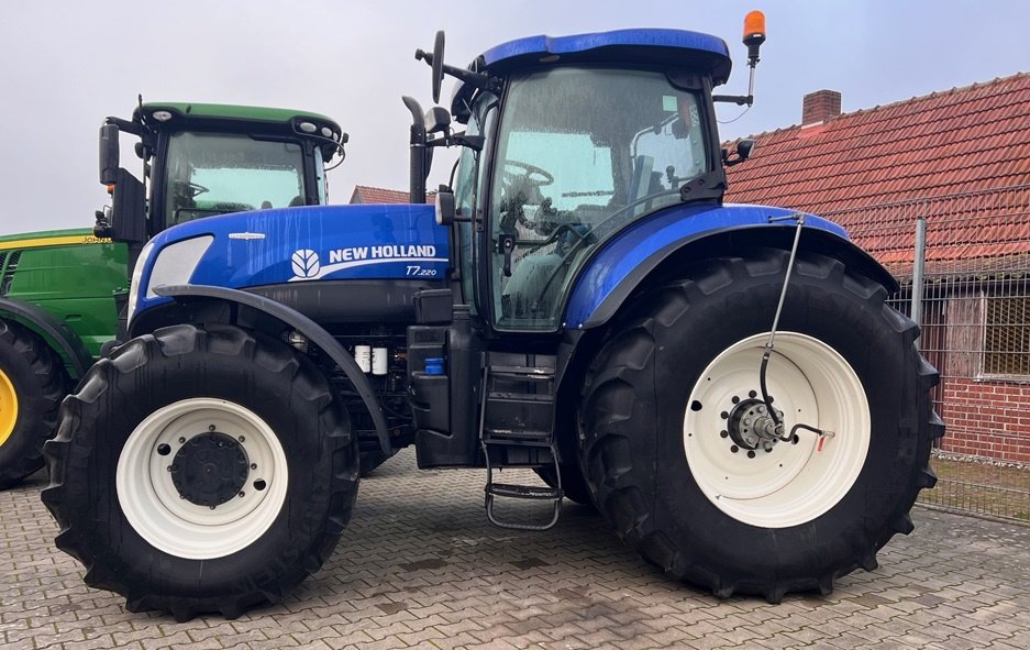 Traktor van het type New Holland T 7.220 AC, Gebrauchtmaschine in Bramsche (Foto 5)