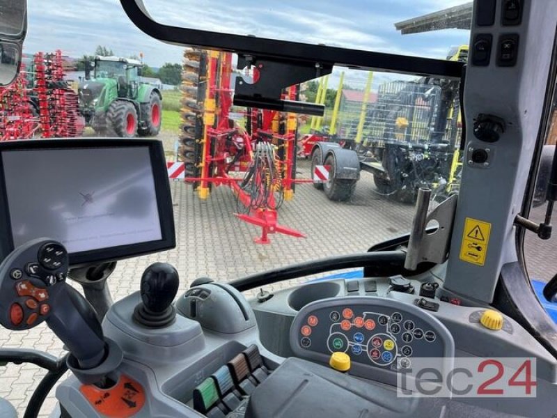 Traktor of the type New Holland T 7.220 AUTO COMMAND, Gebrauchtmaschine in Brakel (Picture 14)