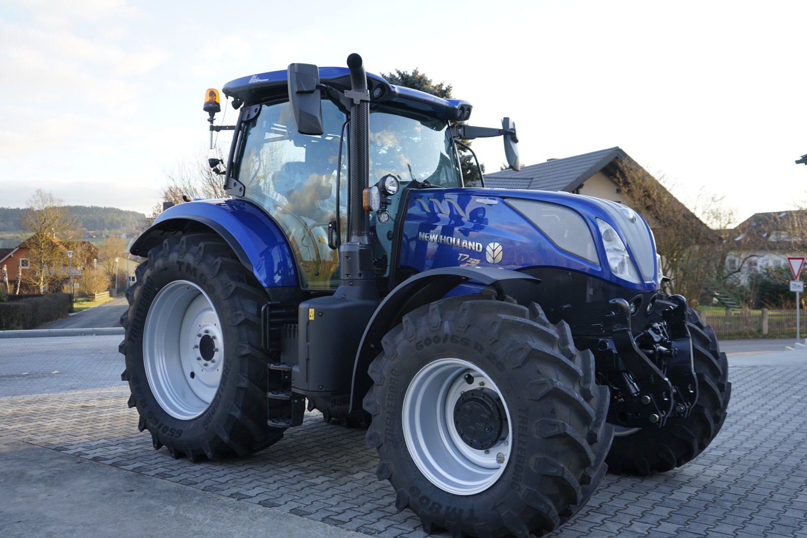 Traktor типа New Holland T 7.225 AC Blue Power, Neumaschine в Rötz (Фотография 3)