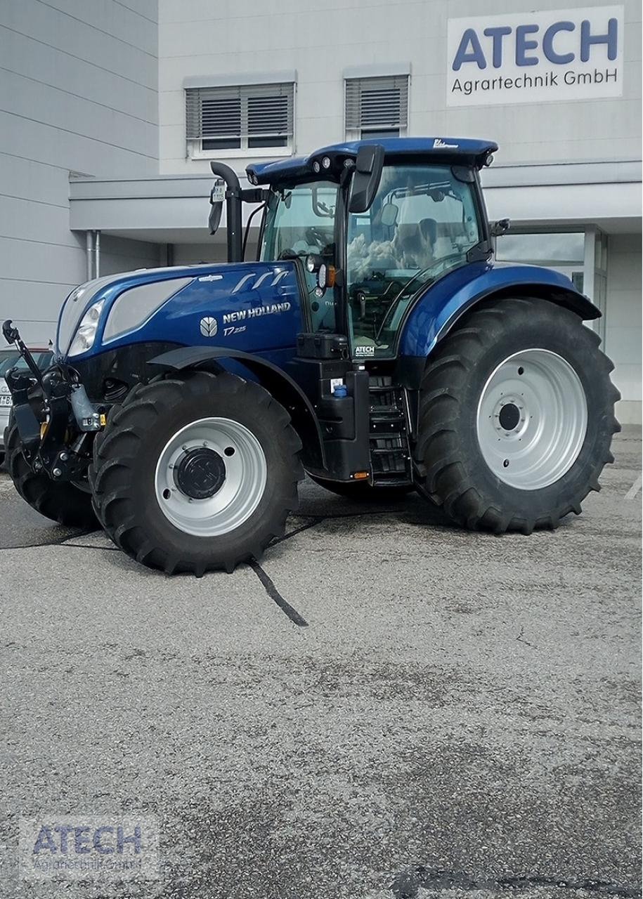 Traktor of the type New Holland T 7.225 AC Stage V, Neumaschine in Velburg (Picture 1)