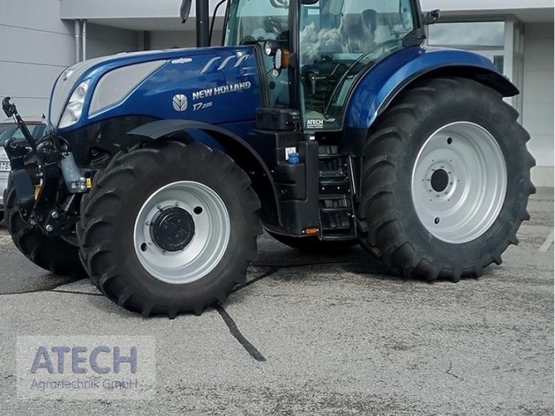 Traktor van het type New Holland T 7.225 AC Stage V, Neumaschine in Velburg