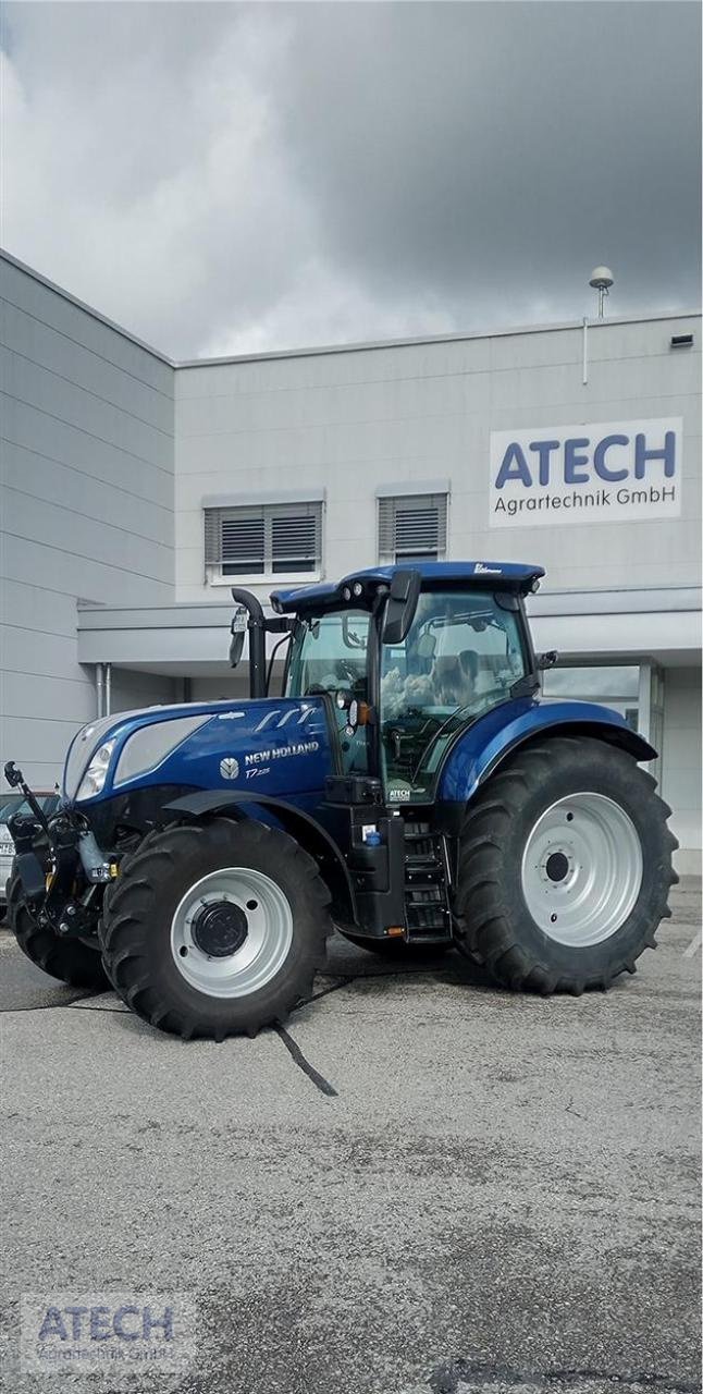 Traktor van het type New Holland T 7.225 AC Stage V, Neumaschine in Velburg (Foto 2)