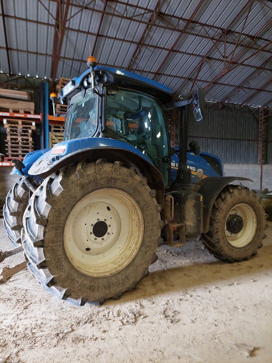 Traktor du type New Holland T 7.225 AC SW II, Gebrauchtmaschine en VERT TOULON (Photo 2)