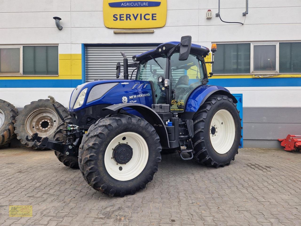 Traktor van het type New Holland T 7.225 AC, Gebrauchtmaschine in Groß-Gerau (Foto 1)