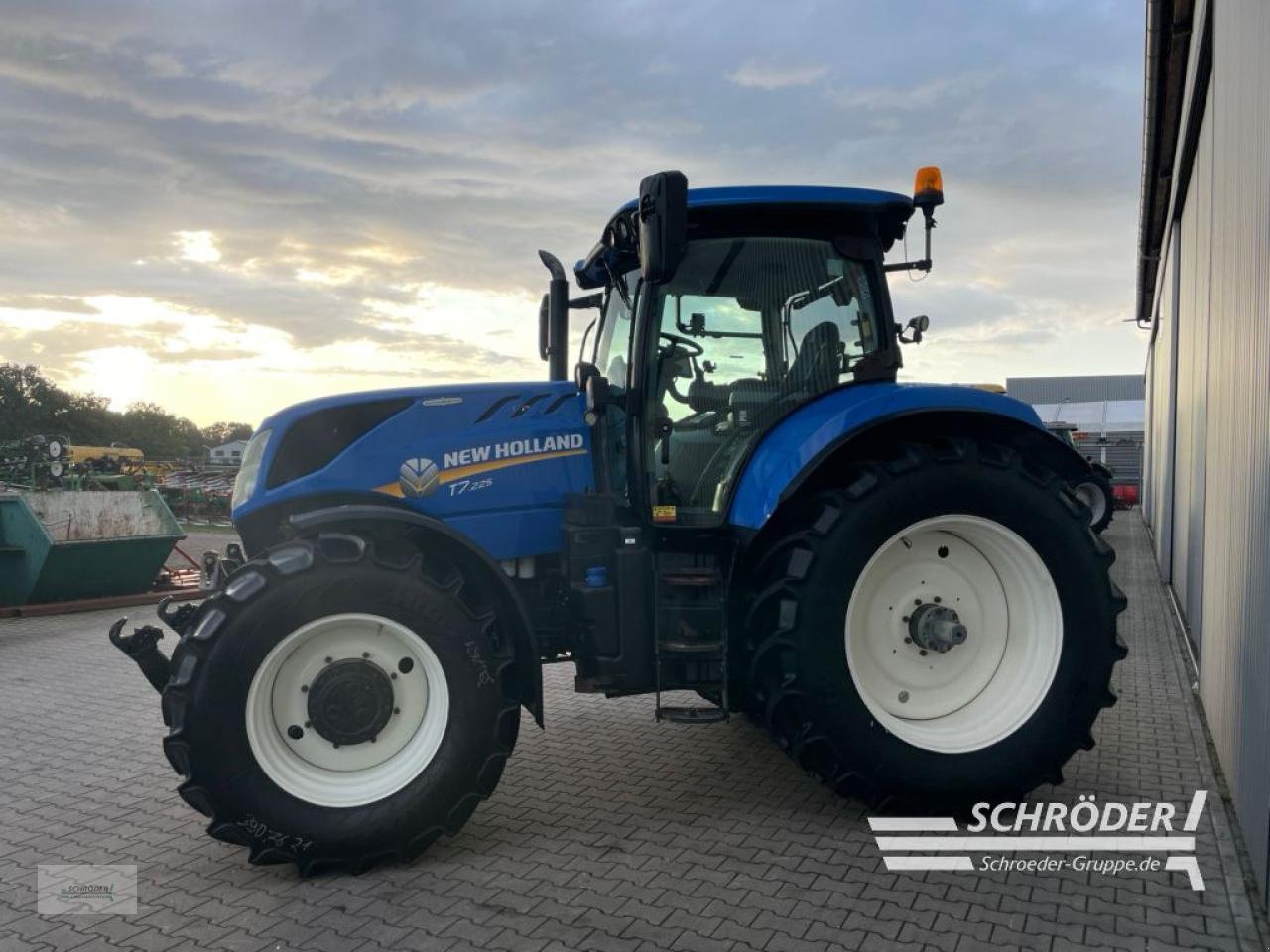 Traktor typu New Holland T 7.225 AC, Gebrauchtmaschine w Wildeshausen (Zdjęcie 4)