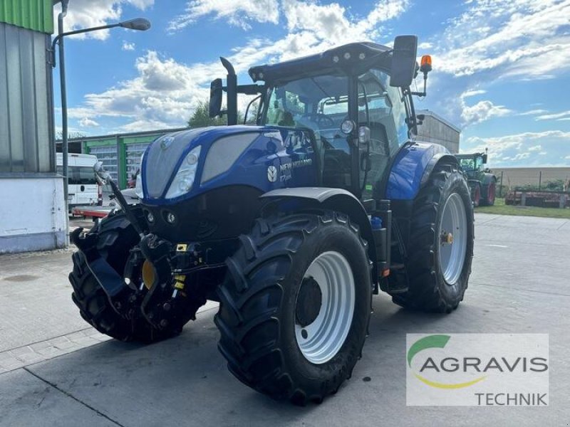 Traktor от тип New Holland T 7.225 AUTO COMMAND, Gebrauchtmaschine в Seelow (Снимка 1)