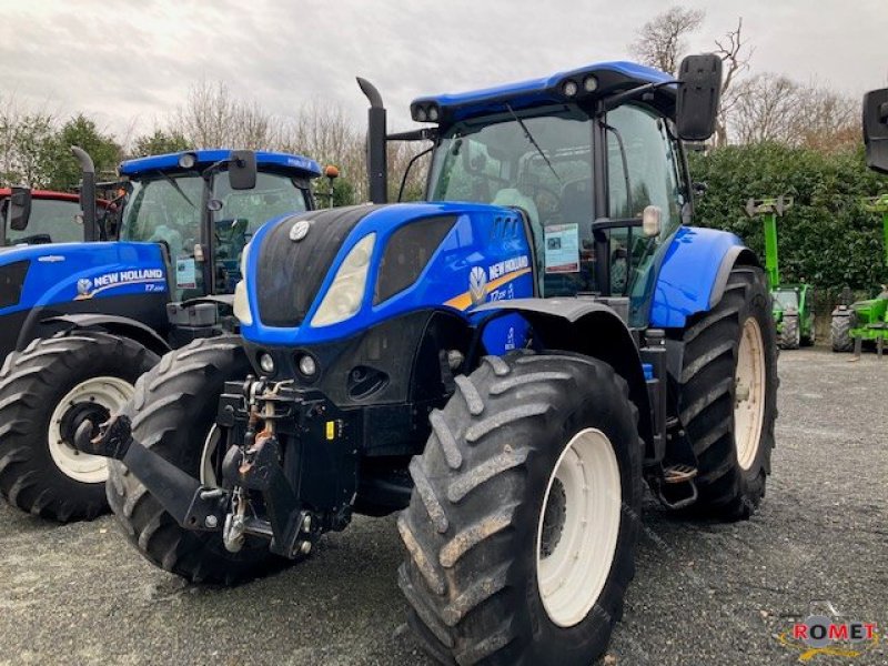 Traktor of the type New Holland T 7.230 CLASSIC, Gebrauchtmaschine in Gennes sur glaize (Picture 1)