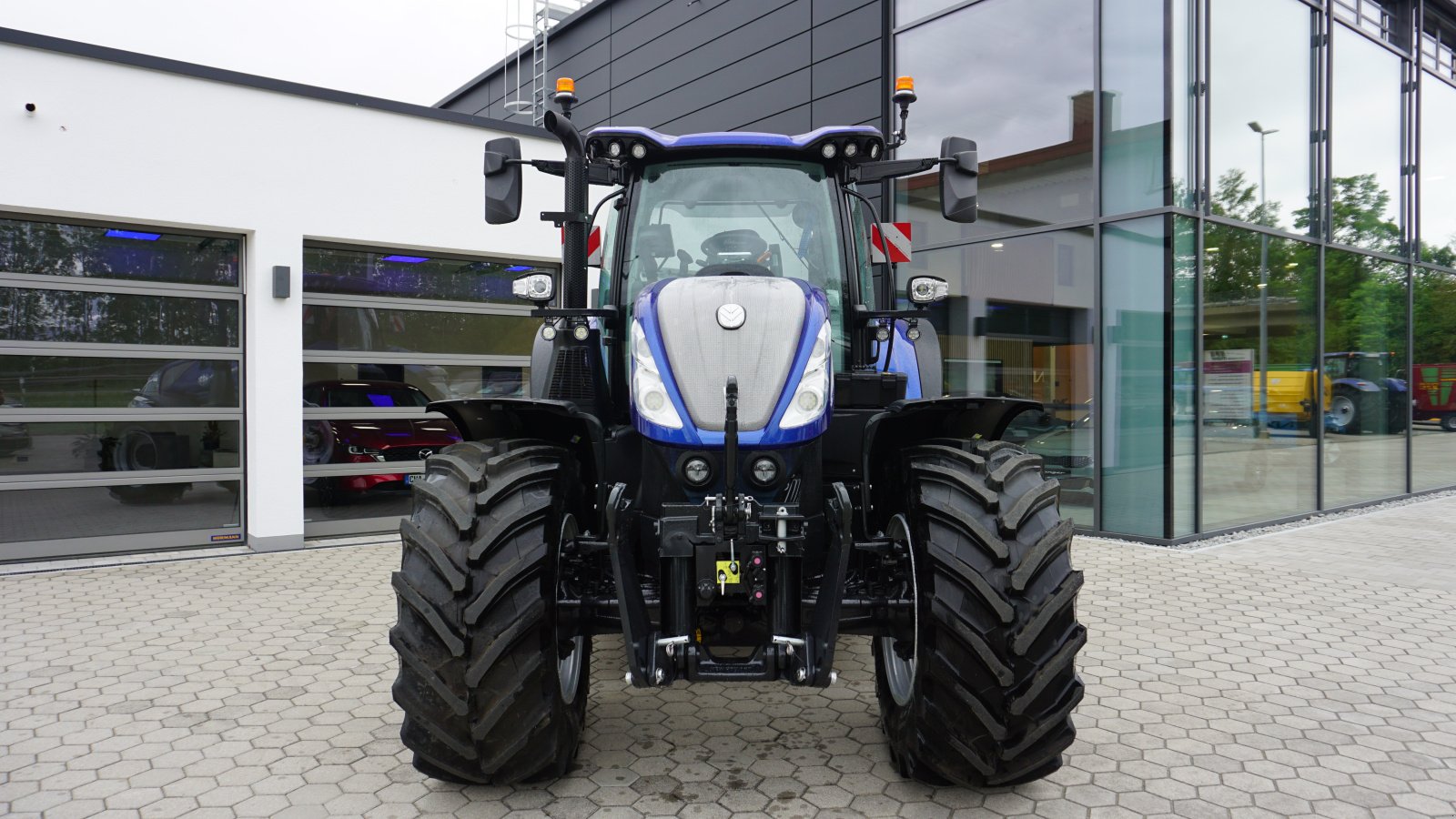 Traktor tipa New Holland T 7.245 AC, Neumaschine u Rötz (Slika 2)