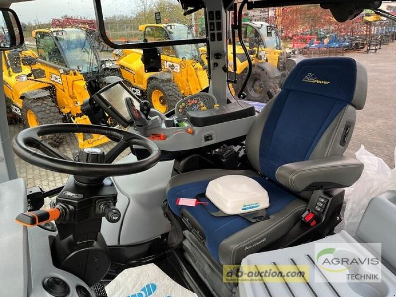 Traktor des Typs New Holland T 7.245 AUTO COMMAND, Gebrauchtmaschine in Calbe / Saale (Bild 10)