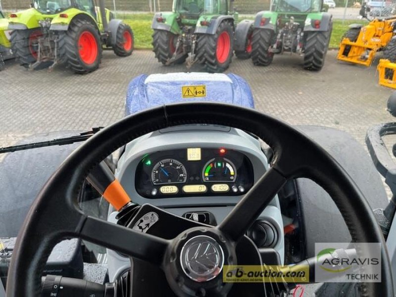 Traktor des Typs New Holland T 7.245 AUTO COMMAND, Gebrauchtmaschine in Calbe / Saale (Bild 11)