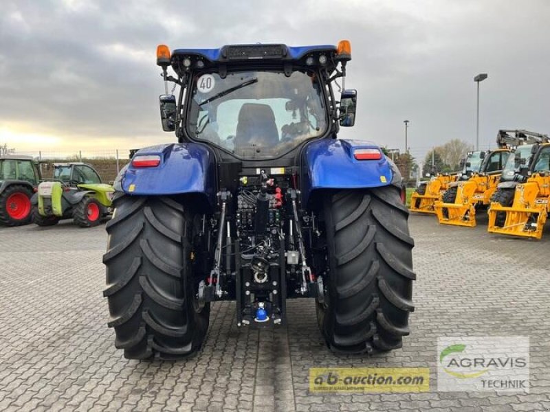 Traktor des Typs New Holland T 7.245 AUTO COMMAND, Gebrauchtmaschine in Calbe / Saale (Bild 4)