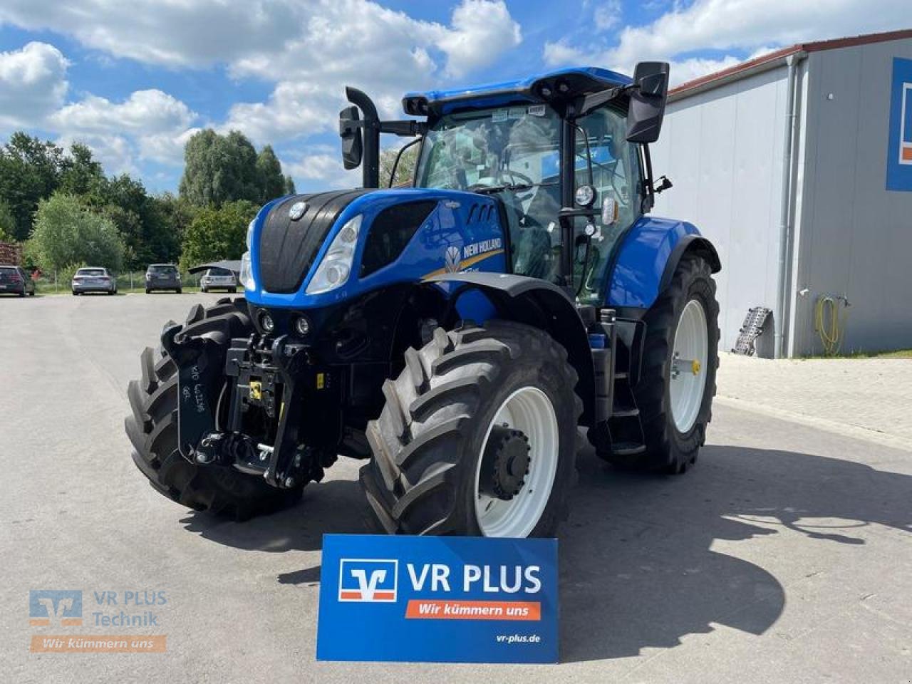 Traktor of the type New Holland T 7.245, Neumaschine in Osterburg (Picture 1)