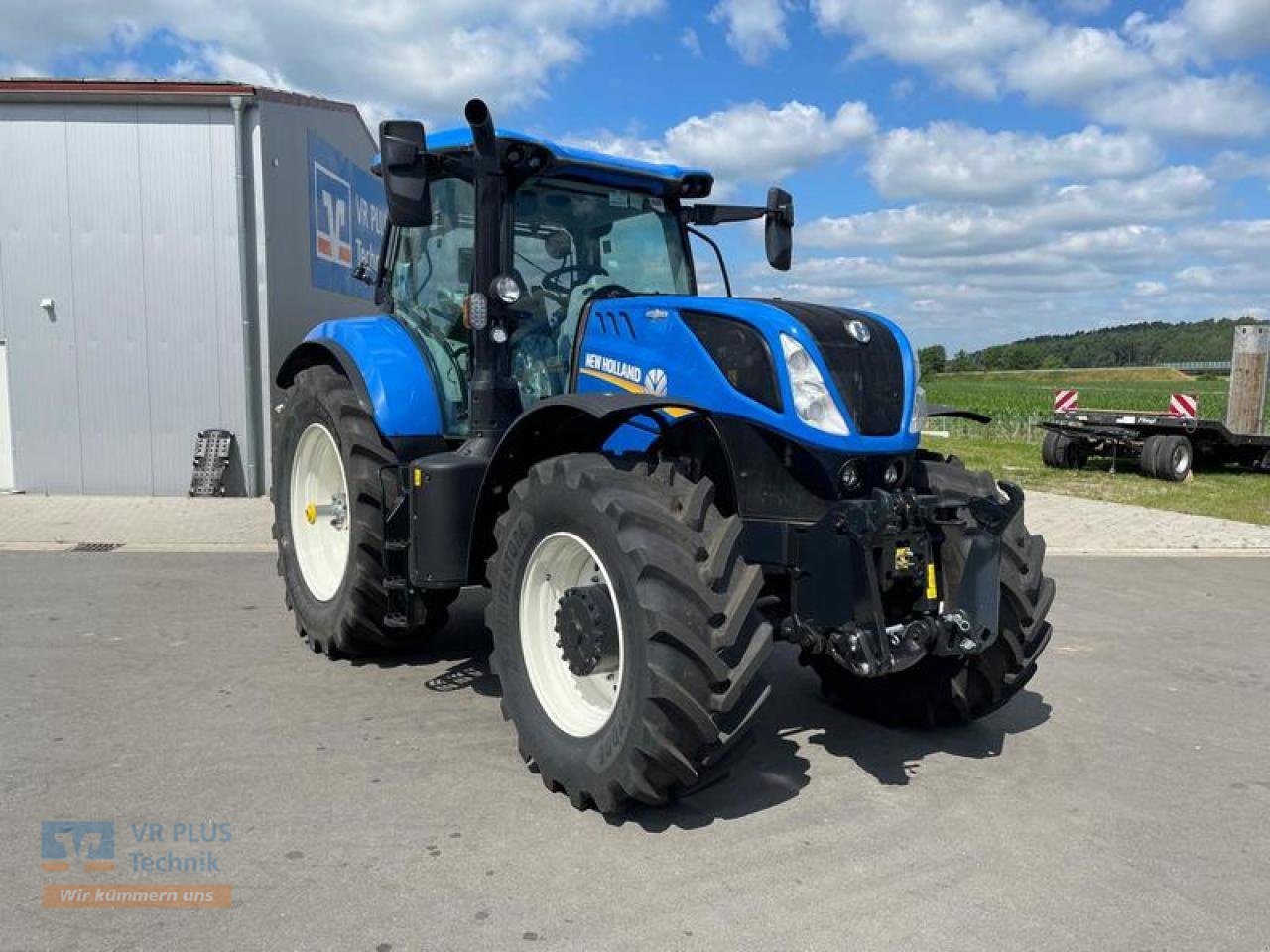 Traktor of the type New Holland T 7.245, Neumaschine in Osterburg (Picture 5)