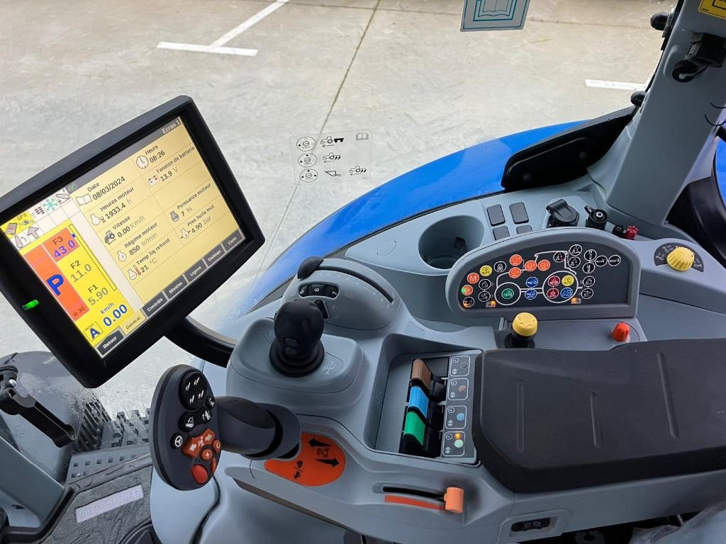 Traktor от тип New Holland T 7.260 AUTOCOMMAND GPS, Gebrauchtmaschine в Montauban (Снимка 10)