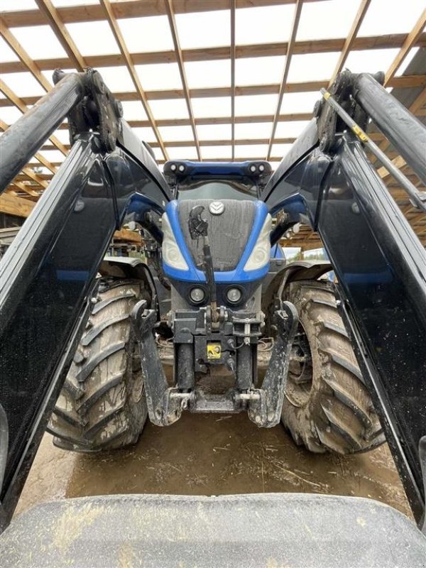 Traktor tipa New Holland T 7.270 Autocommand + Frontlift Frontlæsser Quicke Q7. Front lift. Auto Steer ready. Foraksel affjedret. Fin og stærk frontlæsser traktor, Gebrauchtmaschine u Kolding (Slika 1)