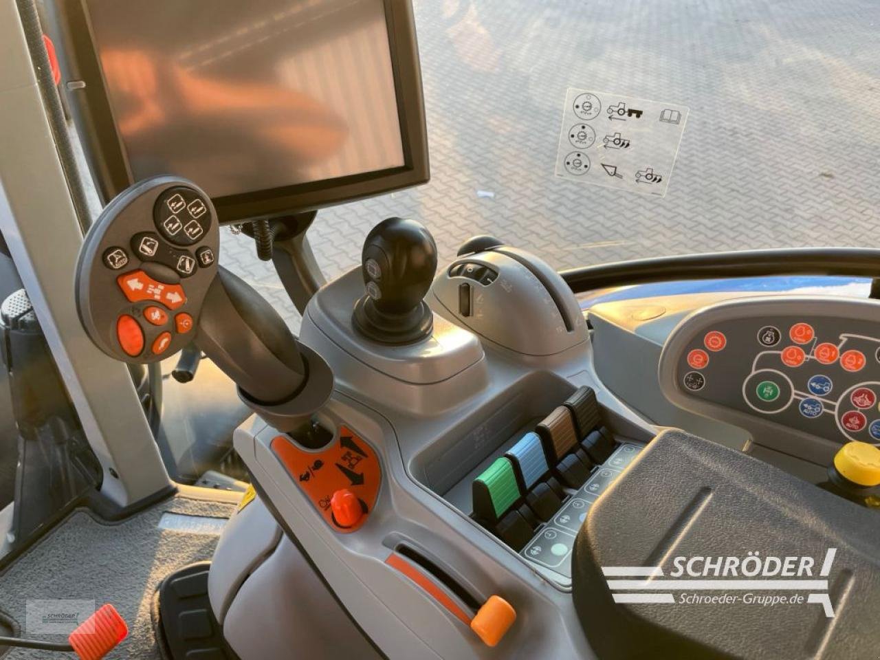 Traktor Türe ait New Holland T 7.270 AUTOCOMMAND, Gebrauchtmaschine içinde Wildeshausen (resim 12)